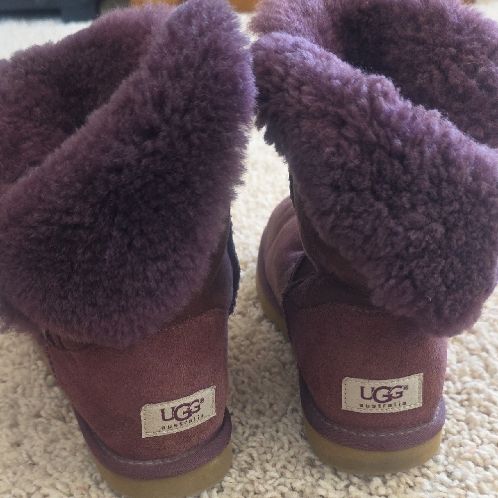 UGG Womens Bailey Plum Boots Sz 7